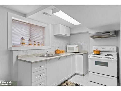 49 32Nd Street N, Wasaga Beach, ON - Indoor Photo Showing Kitchen With Double Sink