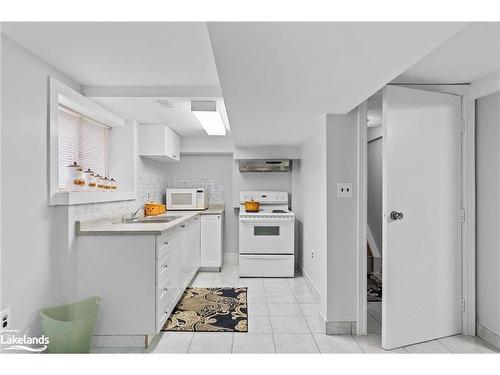 49 32Nd Street N, Wasaga Beach, ON - Indoor Photo Showing Kitchen