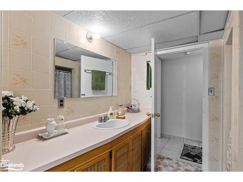 49 32Nd Street N, Wasaga Beach, ON - Indoor Photo Showing Bathroom