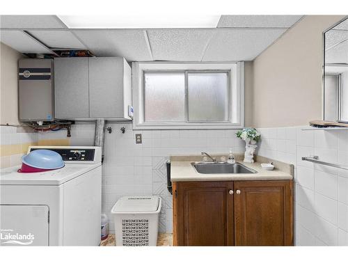 49 32Nd Street N, Wasaga Beach, ON - Indoor Photo Showing Laundry Room