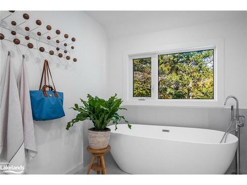 495957 Grey Road 2, Ravenna, ON - Indoor Photo Showing Bathroom