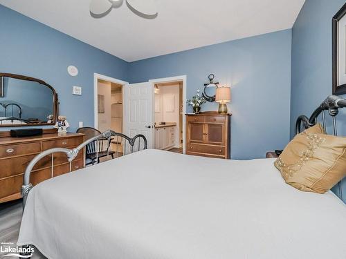 208-130 Steamship Bay Road, Gravenhurst, ON - Indoor Photo Showing Bedroom