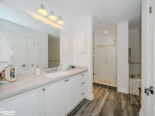 208-130 Steamship Bay Road, Gravenhurst, ON - Indoor Photo Showing Bathroom