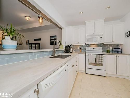 208-130 Steamship Bay Road, Gravenhurst, ON - Indoor Photo Showing Kitchen