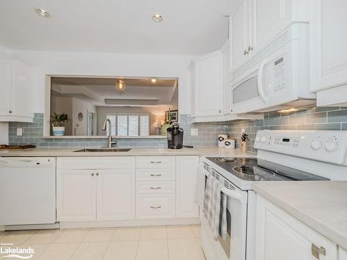 208-130 Steamship Bay Road, Gravenhurst, ON - Indoor Photo Showing Kitchen