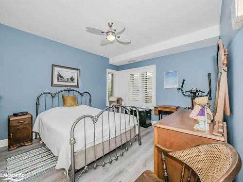 208-130 Steamship Bay Road, Gravenhurst, ON - Indoor Photo Showing Bedroom