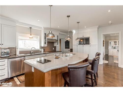 828350 32 Side Road Glencairn Townline, Mulmur, ON - Indoor Photo Showing Kitchen With Upgraded Kitchen