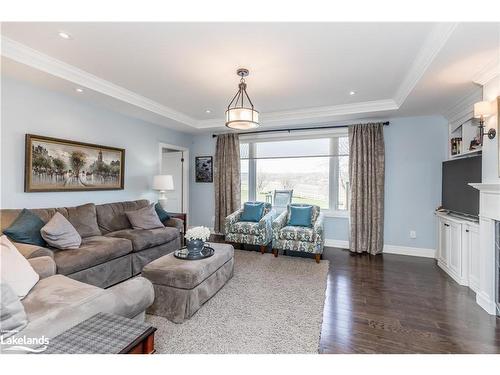 828350 32 Side Road Glencairn Townline, Mulmur, ON - Indoor Photo Showing Living Room