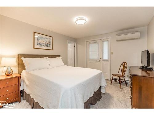 828350 32 Side Road Glencairn Townline, Mulmur, ON - Indoor Photo Showing Bedroom