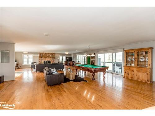 828350 32 Side Road Glencairn Townline, Mulmur, ON - Indoor Photo Showing Living Room