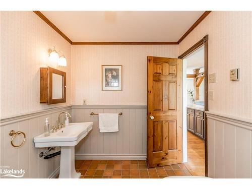 828350 32 Side Road Glencairn Townline, Mulmur, ON - Indoor Photo Showing Bathroom