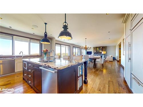 589370 Grey 19 Road, The Blue Mountains, ON - Indoor Photo Showing Kitchen With Upgraded Kitchen