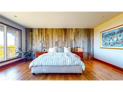 589370 Grey 19 Road, The Blue Mountains, ON - Indoor Photo Showing Bedroom