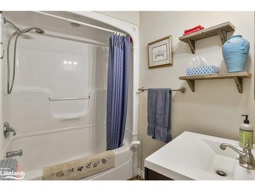 2086 60 Highway, Huntsville, ON - Indoor Photo Showing Bathroom