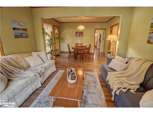 102 Hanes Road, Huntsville, ON - Indoor Photo Showing Living Room