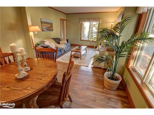 102 Hanes Road, Huntsville, ON - Indoor Photo Showing Dining Room