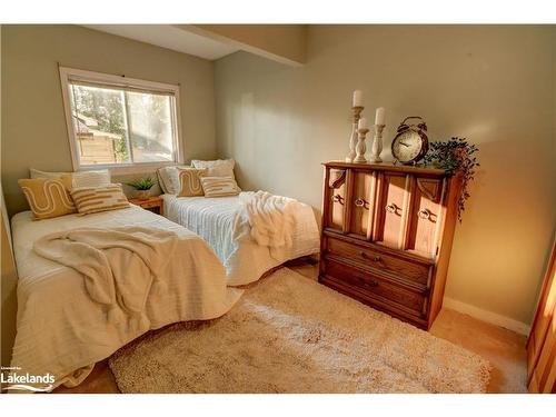 102 Hanes Road, Huntsville, ON - Indoor Photo Showing Bedroom