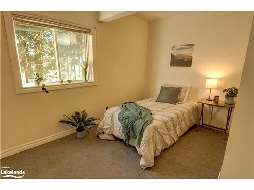 102 Hanes Road, Huntsville, ON - Indoor Photo Showing Bedroom