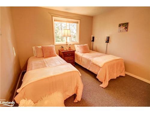 102 Hanes Road, Huntsville, ON - Indoor Photo Showing Bedroom