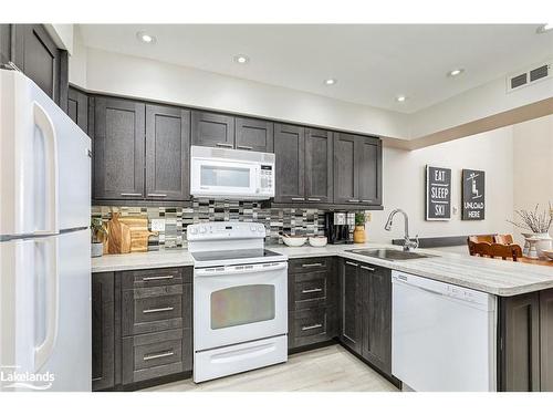 202-796404 19 Grey Road, The Blue Mountains, ON - Indoor Photo Showing Kitchen