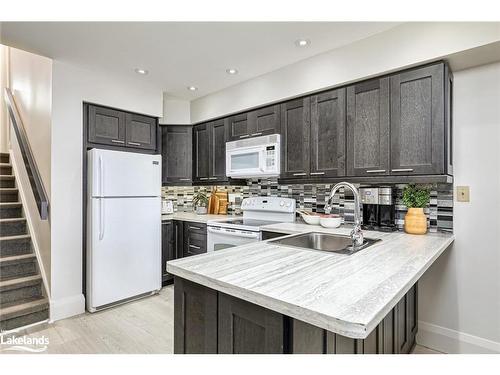 202-796404 19 Grey Road, The Blue Mountains, ON - Indoor Photo Showing Kitchen