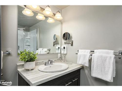 202-796404 19 Grey Road, The Blue Mountains, ON - Indoor Photo Showing Bathroom