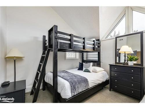 202-796404 19 Grey Road, The Blue Mountains, ON - Indoor Photo Showing Bedroom