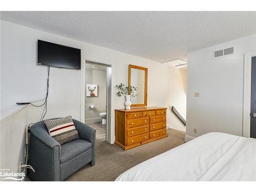 202-796404 19 Grey Road, The Blue Mountains, ON - Indoor Photo Showing Bedroom