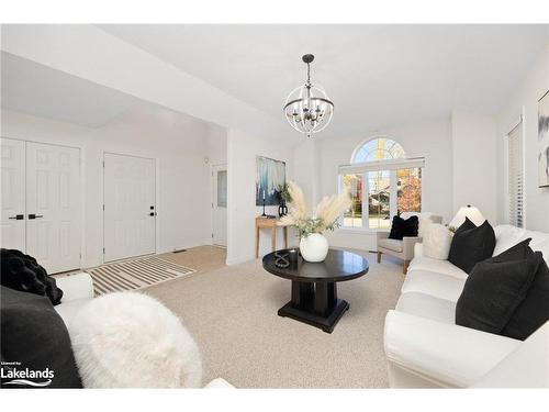 12 Chamberlain Crescent, Collingwood, ON - Indoor Photo Showing Living Room