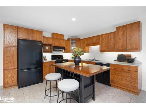 12 Chamberlain Crescent, Collingwood, ON - Indoor Photo Showing Kitchen With Double Sink