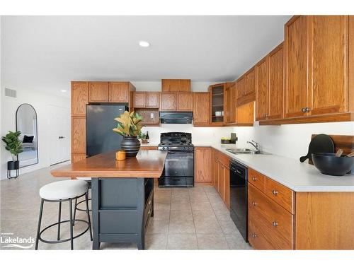 12 Chamberlain Crescent, Collingwood, ON - Indoor Photo Showing Kitchen With Double Sink