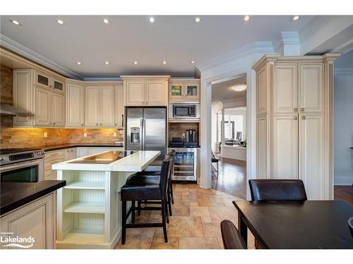 121 Kirkbride Crescent, Vaughan, ON - Indoor Photo Showing Kitchen With Stainless Steel Kitchen With Upgraded Kitchen