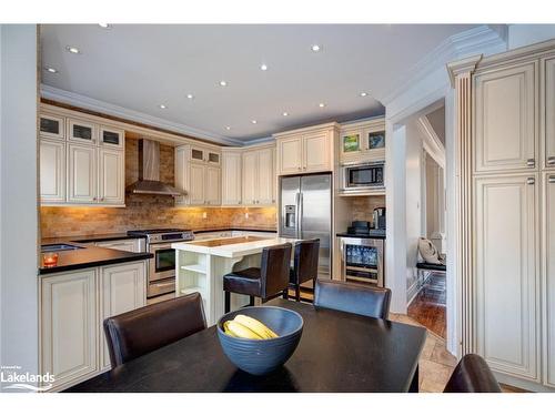 121 Kirkbride Crescent, Vaughan, ON - Indoor Photo Showing Kitchen With Stainless Steel Kitchen With Upgraded Kitchen