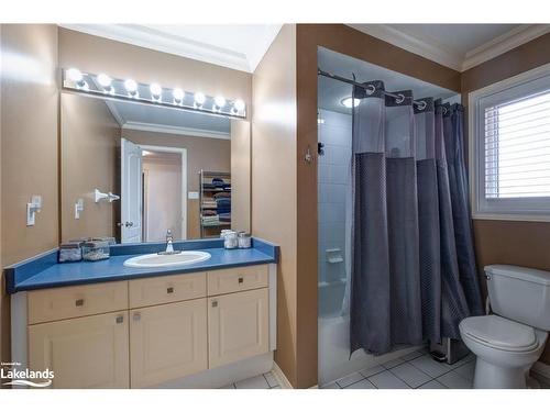 121 Kirkbride Crescent, Vaughan, ON - Indoor Photo Showing Bathroom