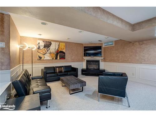 121 Kirkbride Crescent, Vaughan, ON - Indoor With Fireplace