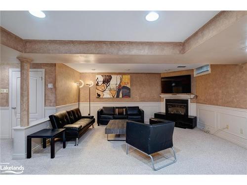 121 Kirkbride Crescent, Vaughan, ON - Indoor With Fireplace