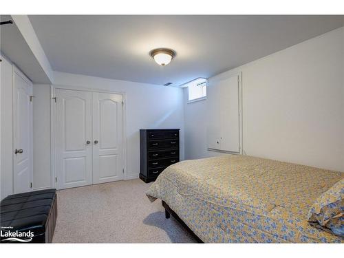 121 Kirkbride Crescent, Vaughan, ON - Indoor Photo Showing Bedroom