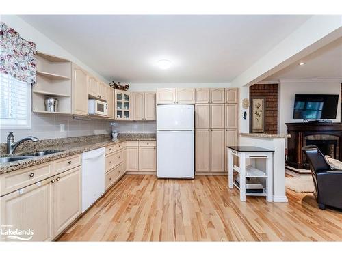 140 Wolfe Trail, Tiny, ON - Indoor Photo Showing Kitchen With Double Sink