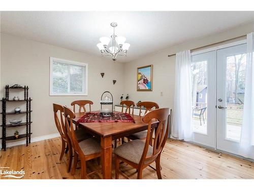 140 Wolfe Trail, Tiny, ON - Indoor Photo Showing Dining Room