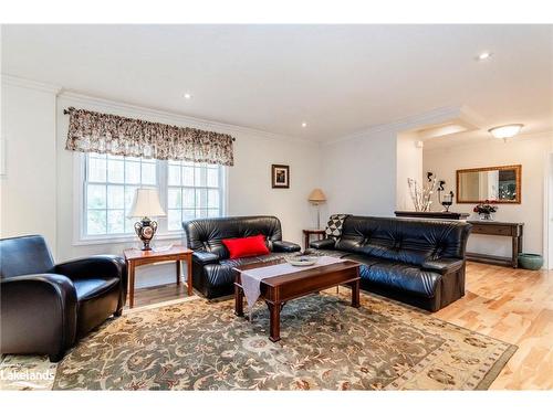 140 Wolfe Trail, Tiny, ON - Indoor Photo Showing Living Room