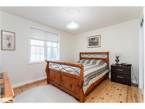 140 Wolfe Trail, Tiny, ON - Indoor Photo Showing Bedroom