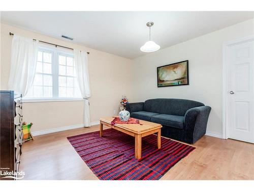 140 Wolfe Trail, Tiny, ON - Indoor Photo Showing Living Room