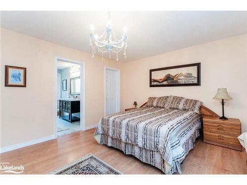 140 Wolfe Trail, Tiny, ON - Indoor Photo Showing Bedroom