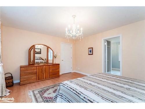 140 Wolfe Trail, Tiny, ON - Indoor Photo Showing Bedroom