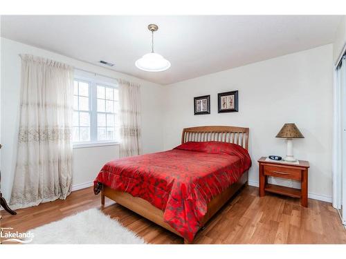 140 Wolfe Trail, Tiny, ON - Indoor Photo Showing Bedroom