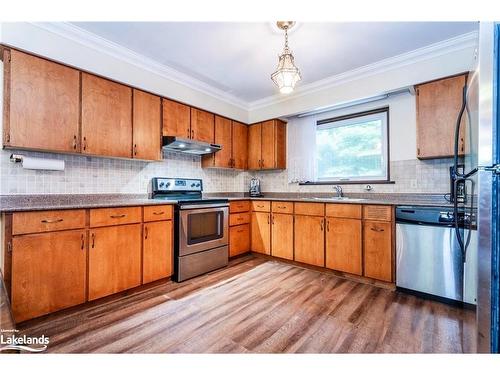 9 Bourgeois Court, Tiny, ON - Indoor Photo Showing Kitchen