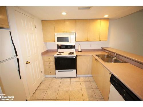 153-53 Trott Boulevard, Collingwood, ON - Indoor Photo Showing Kitchen With Double Sink