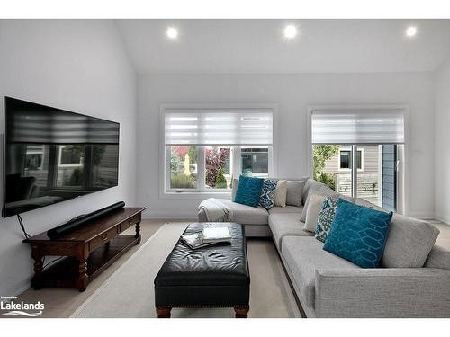 101 Clippers Lane, Town Of Blue Mountains, ON - Indoor Photo Showing Living Room