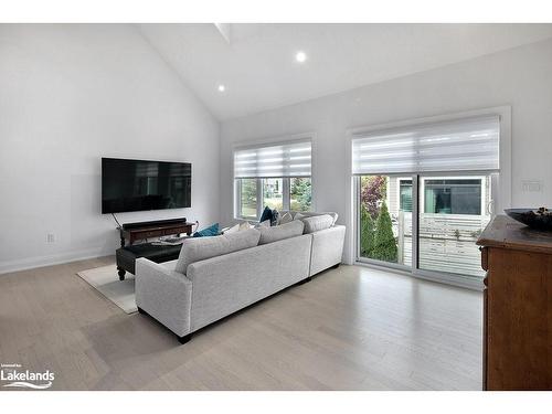 101 Clippers Lane, Town Of Blue Mountains, ON - Indoor Photo Showing Living Room