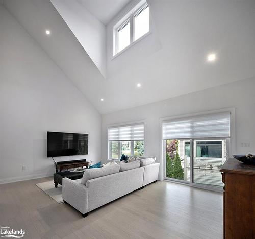 101 Clippers Lane, Town Of Blue Mountains, ON - Indoor Photo Showing Living Room